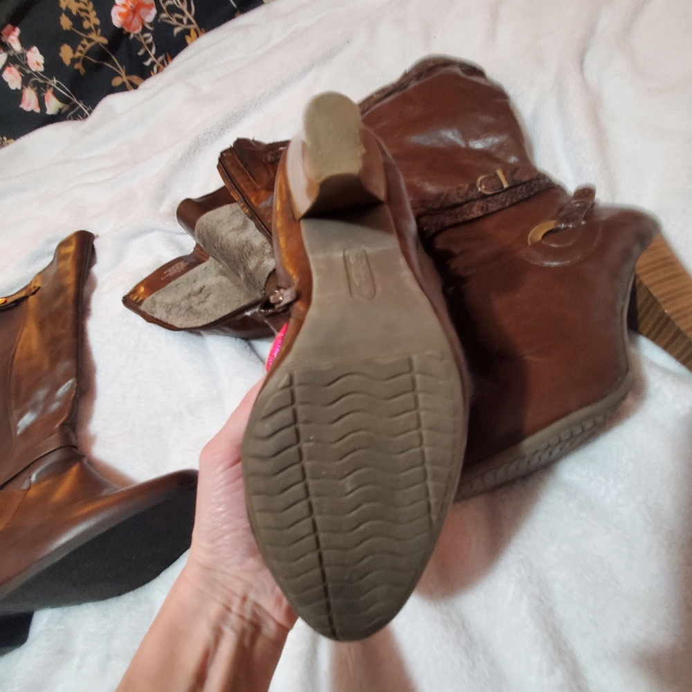 2 brown boots - Picture 3 of 4